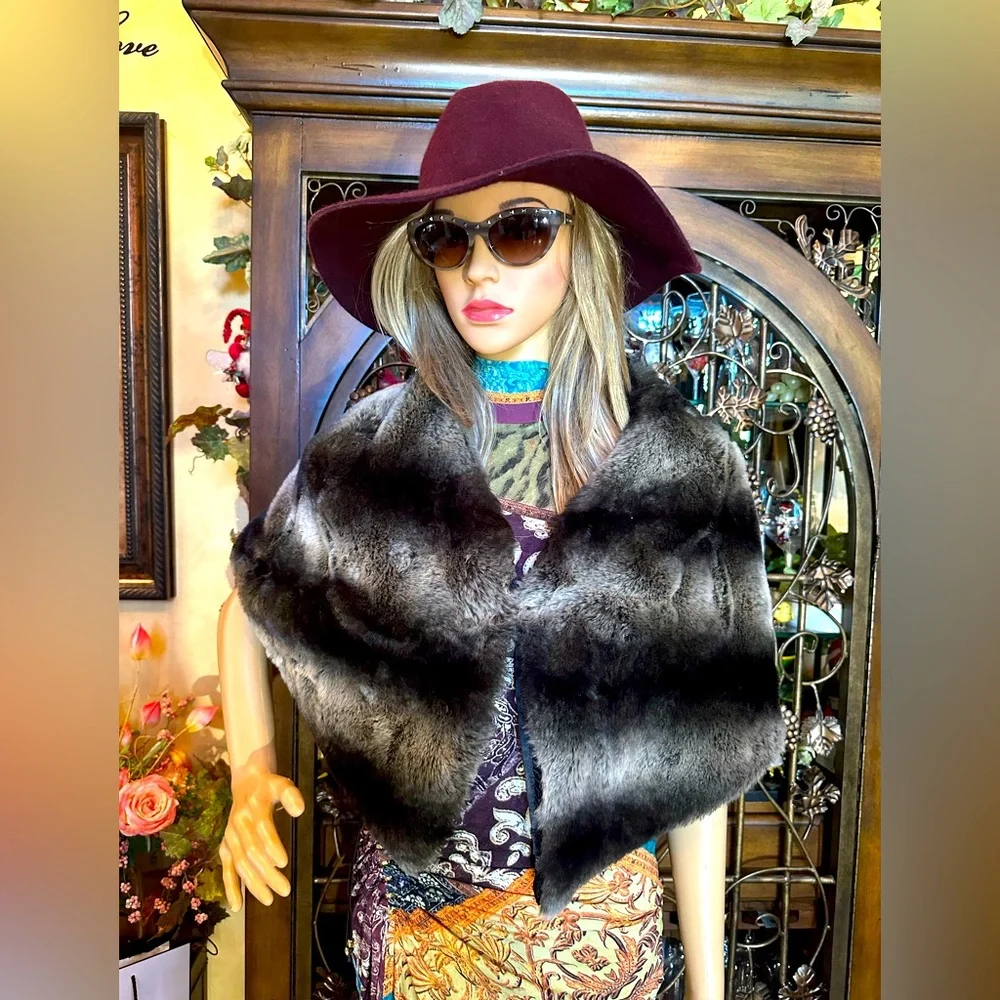 Beautiful Cache Faux Fur Stole Wrap - Picture 2 of 5